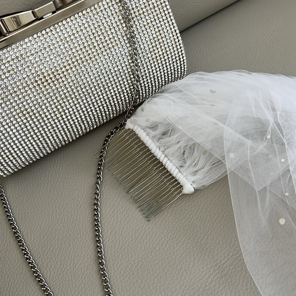 Bride Halloween Costume: rhinestone clutch with comb veil - Picture 4 of 6